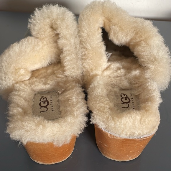 UGG Sherpa Clogs - Picture 7 of 8